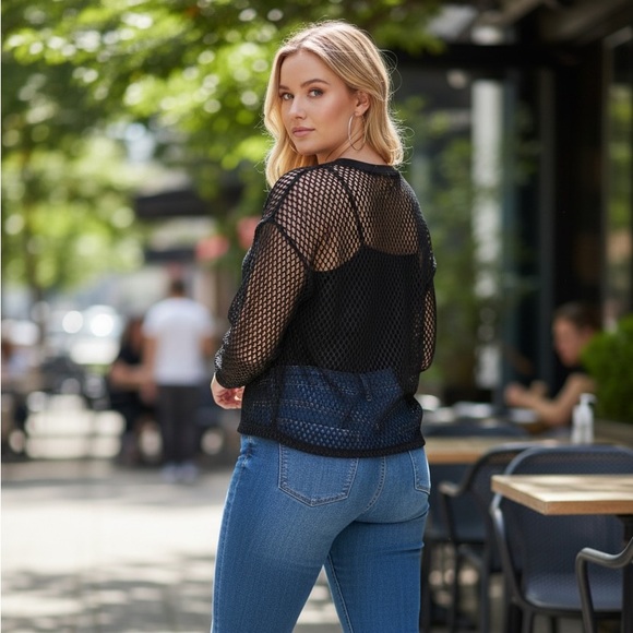 ❣️RESERVED❣️ L TCB 90’S BABE Black Sporty Mesh Top NWT - Picture 4 of 8